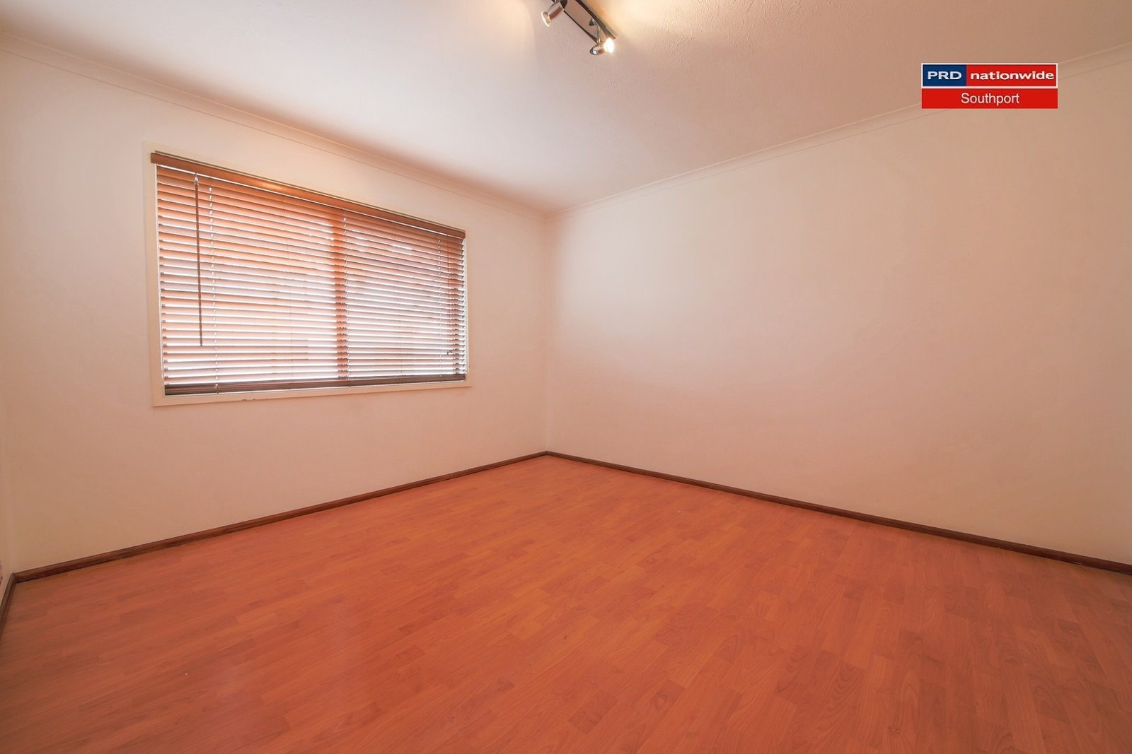 4/4 Baker Avenue LABRADOR 3