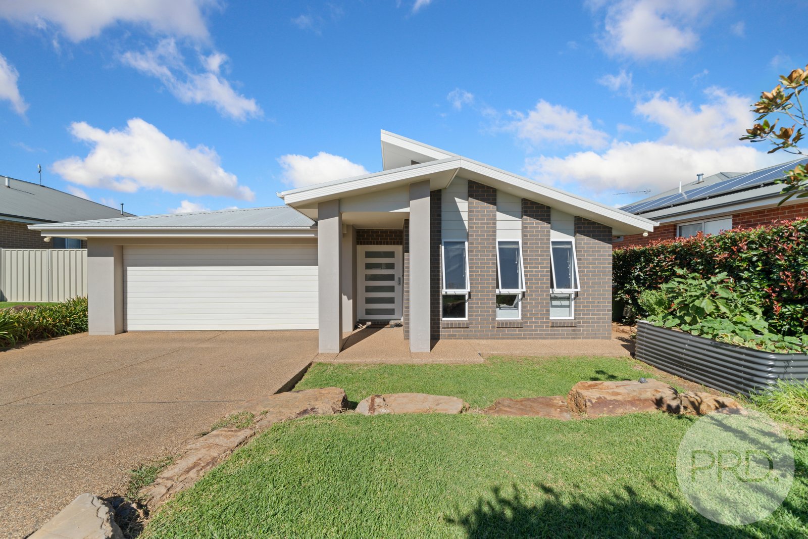 44 Balala Crescent BOURKELANDS 2