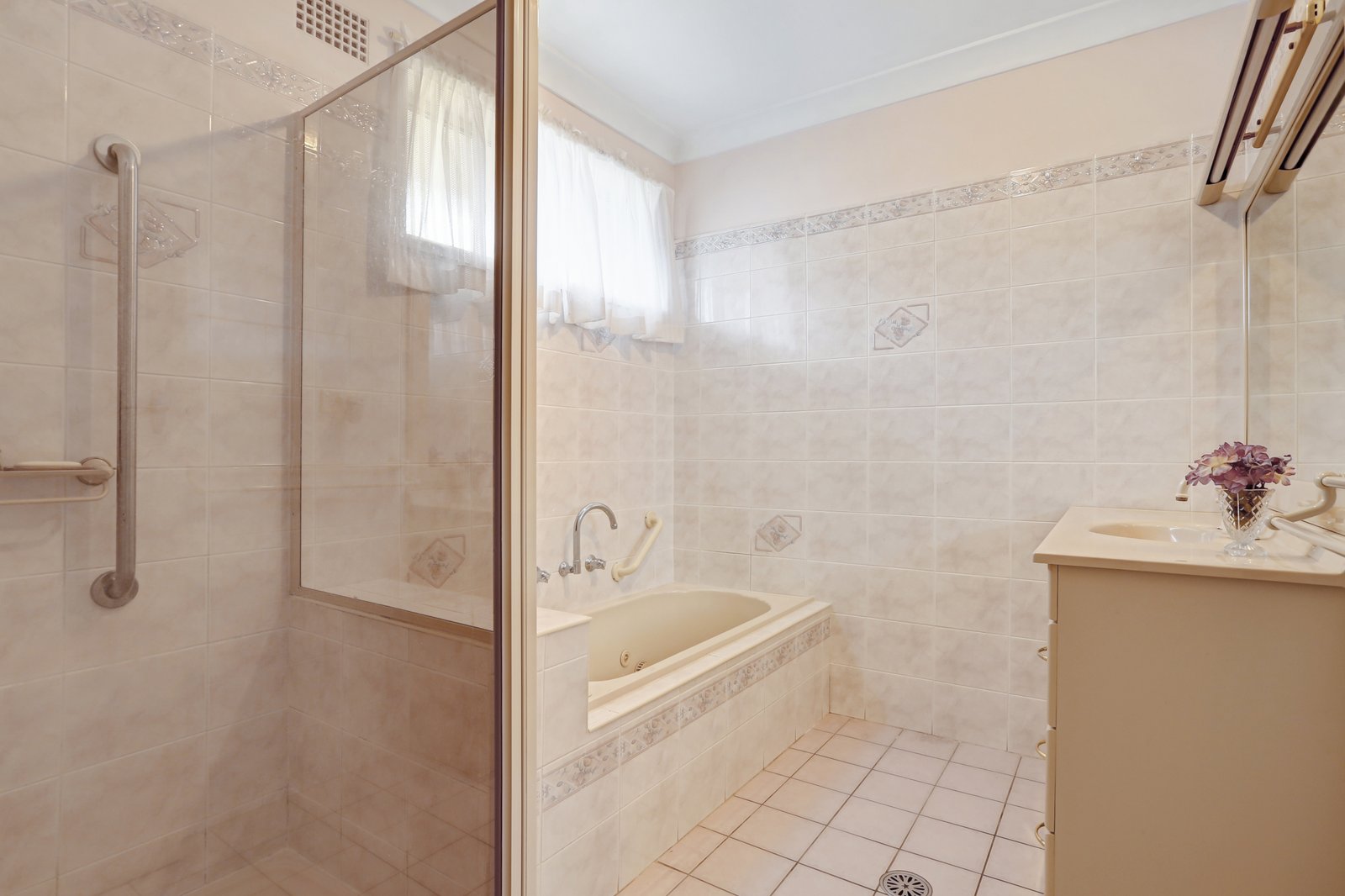 44 Burrell Crescent DAPTO 5