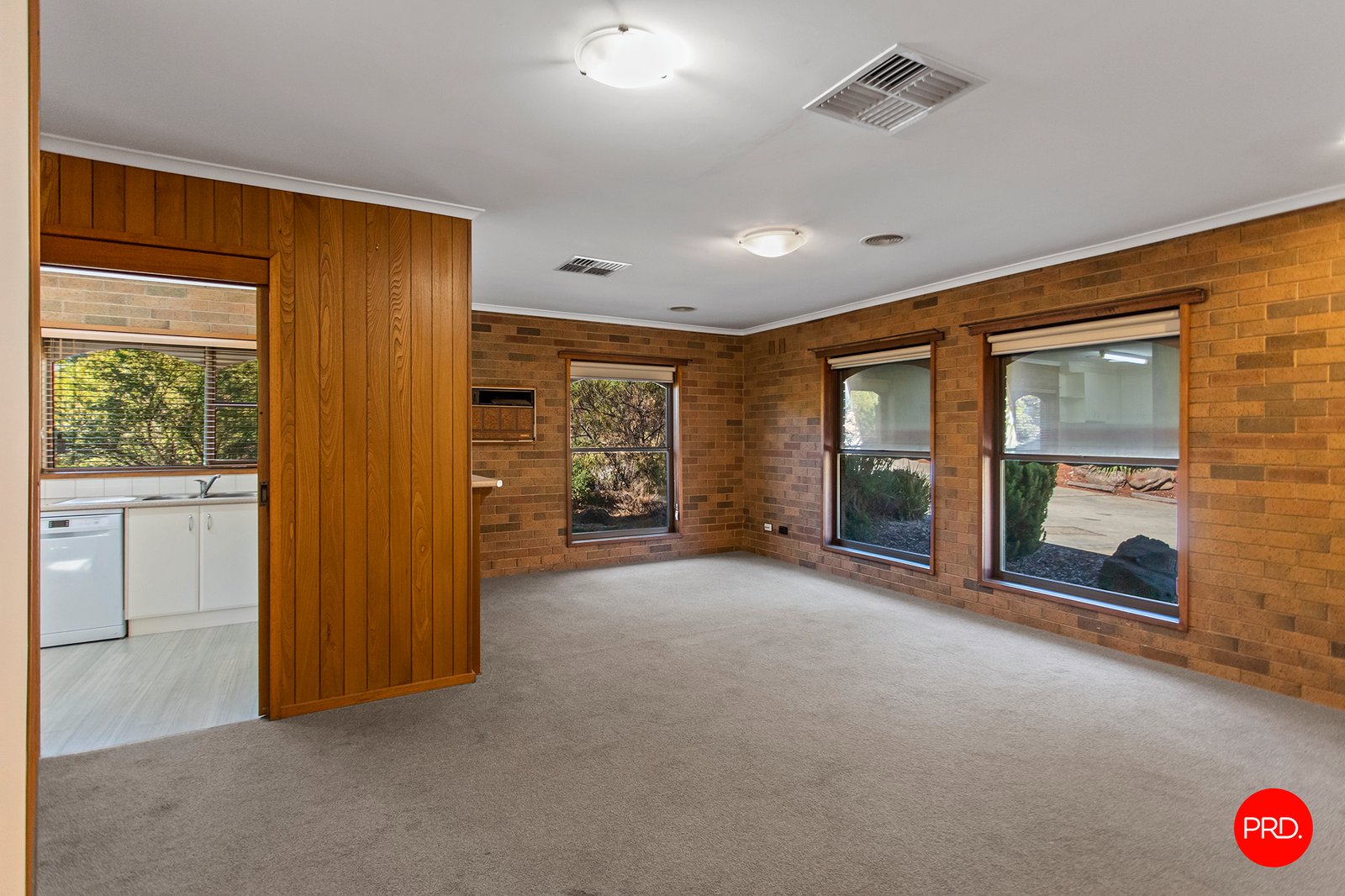 4/4 Carola Court KENNINGTON 7