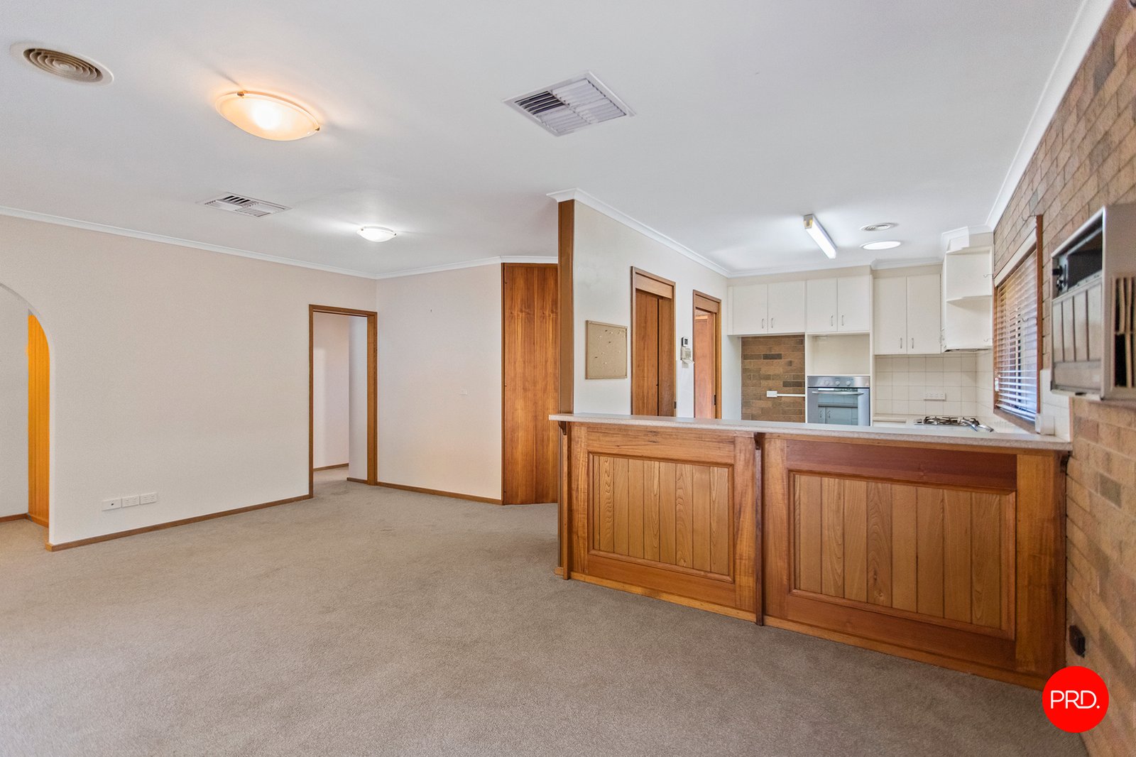 4/4 Carola Court KENNINGTON 8