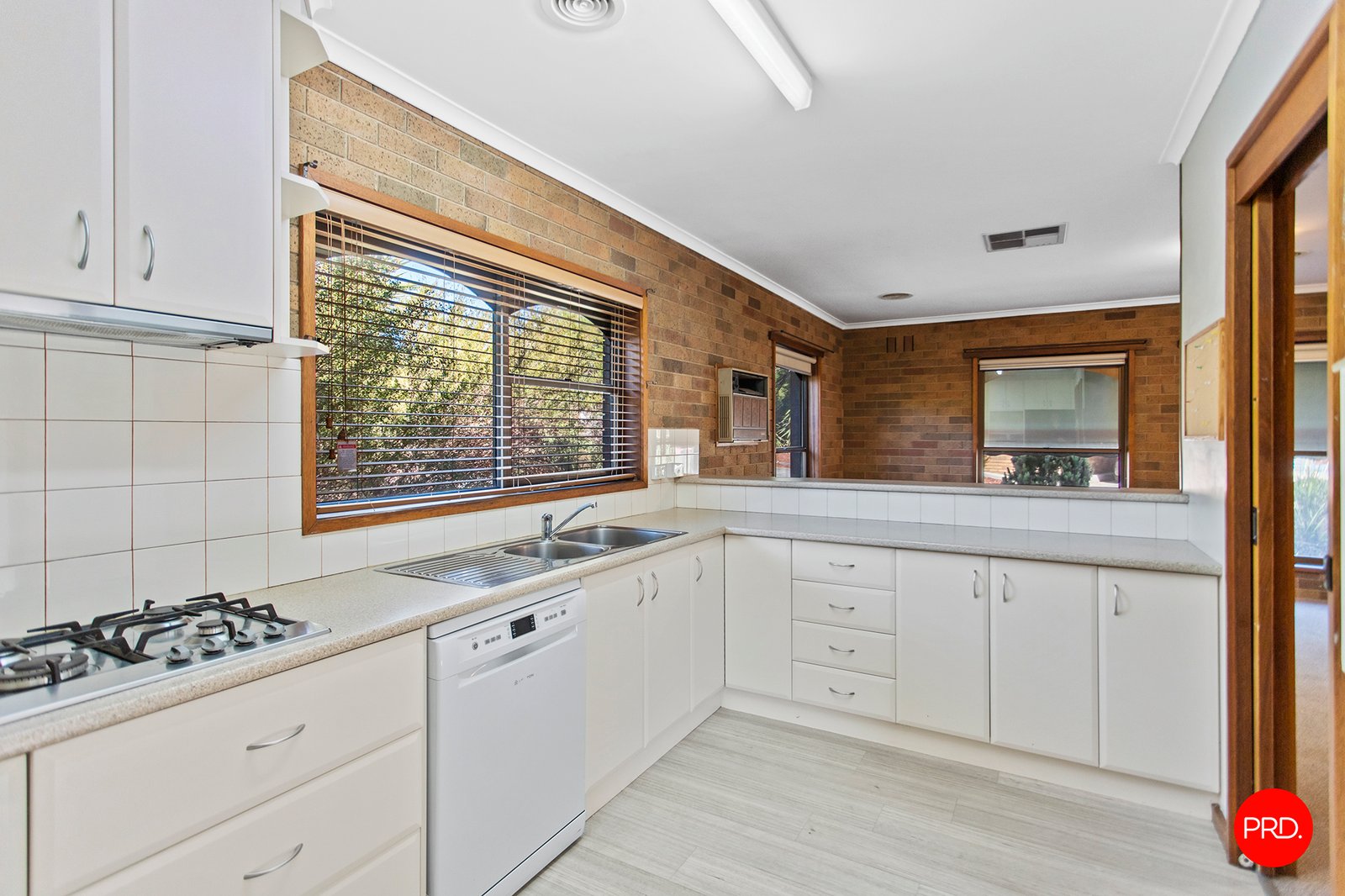 4/4 Carola Court KENNINGTON 10