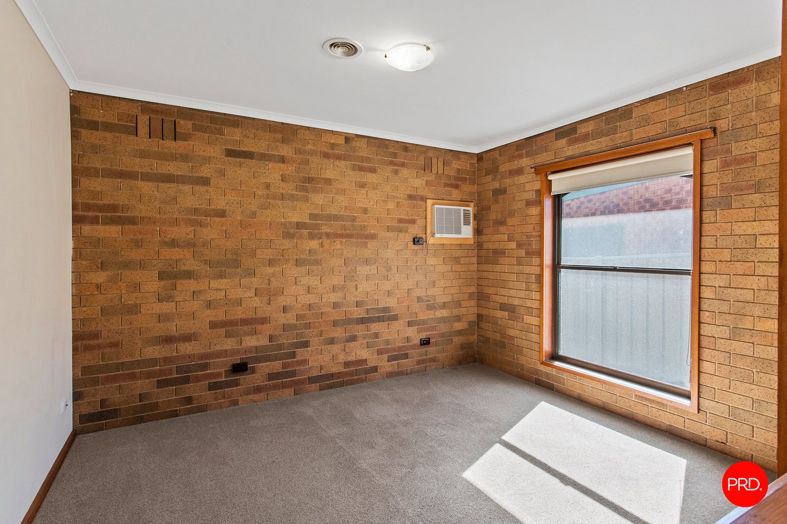 4/4 Carola Court KENNINGTON 12
