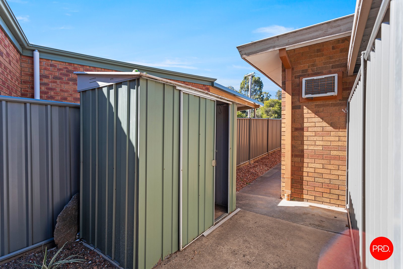 4/4 Carola Court KENNINGTON 15