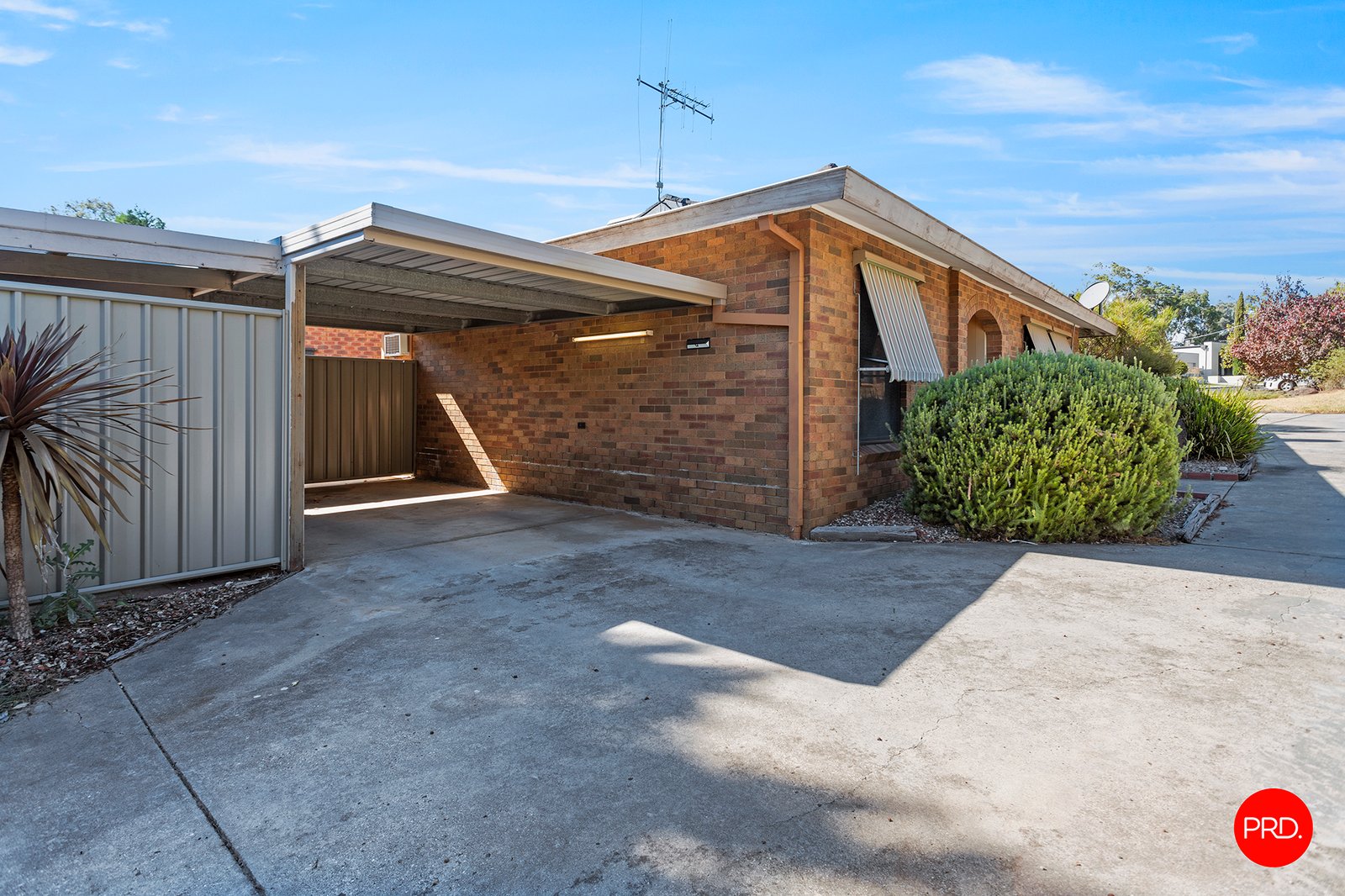 4/4 Carola Court KENNINGTON 16