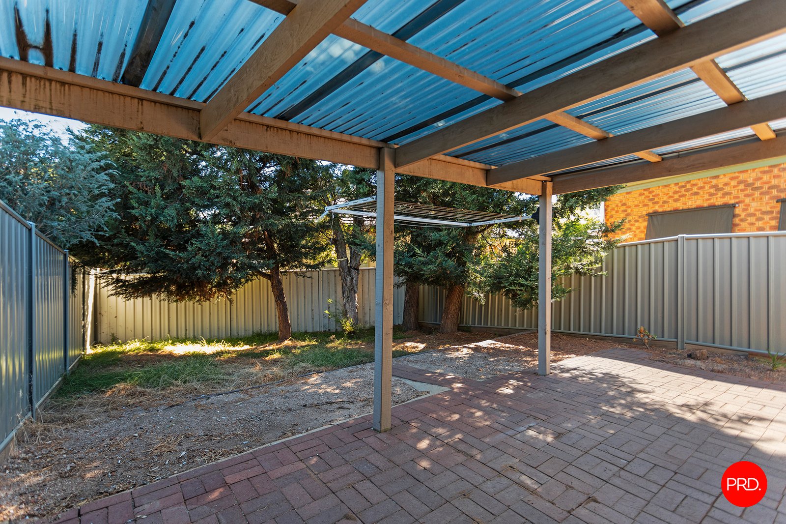 4/4 Carola Court KENNINGTON 18