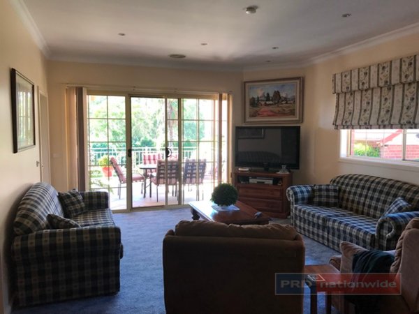 44 Fitzroy Street TUMUT 10