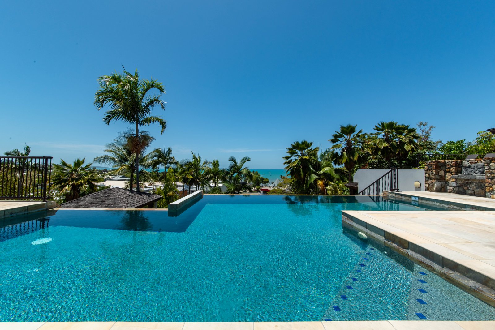 4/4 Golden Orchid Drive AIRLIE BEACH 1