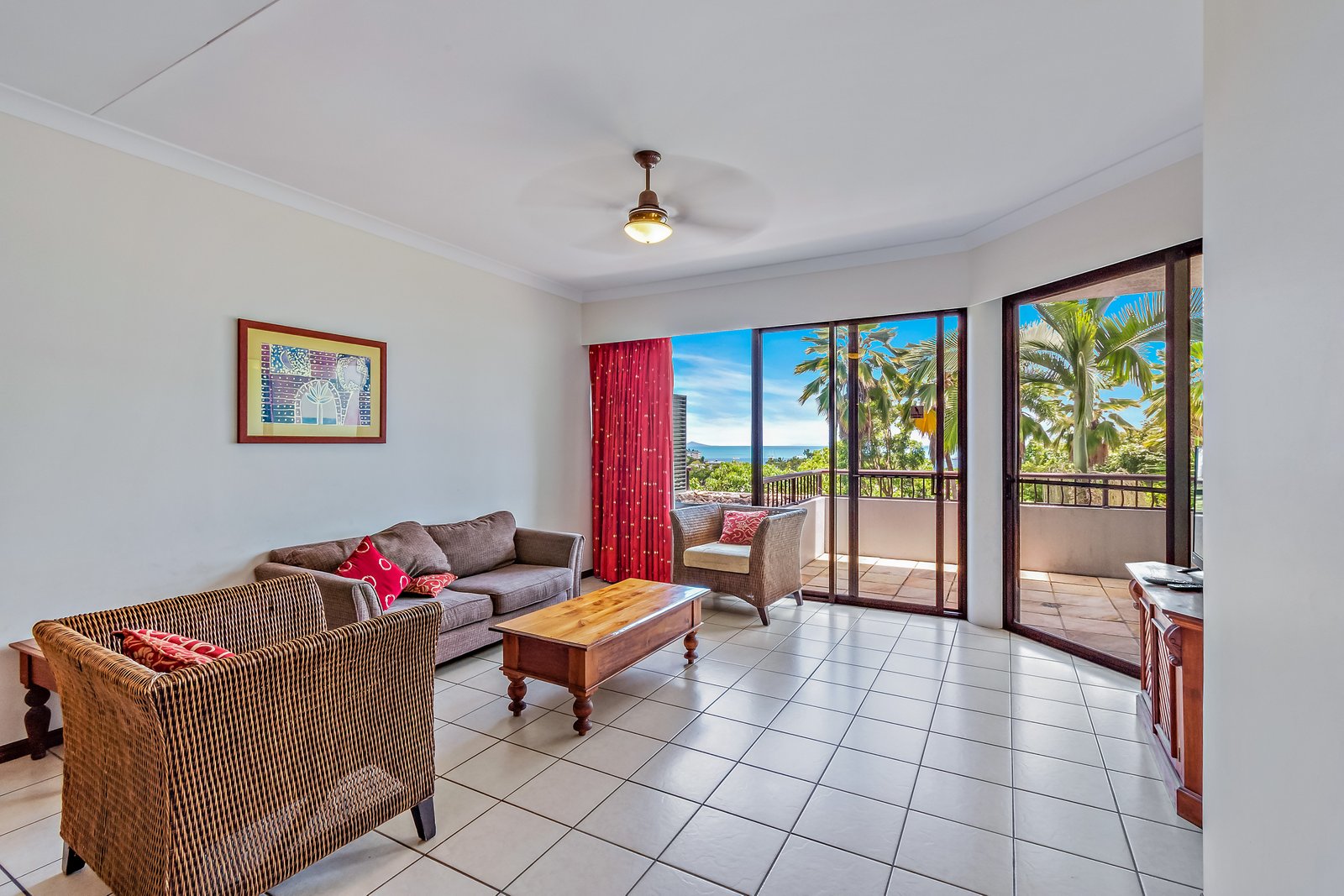 4/4 Golden Orchid Drive AIRLIE BEACH 2