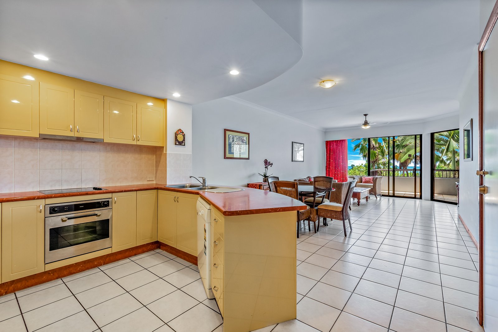 4/4 Golden Orchid Drive AIRLIE BEACH 4