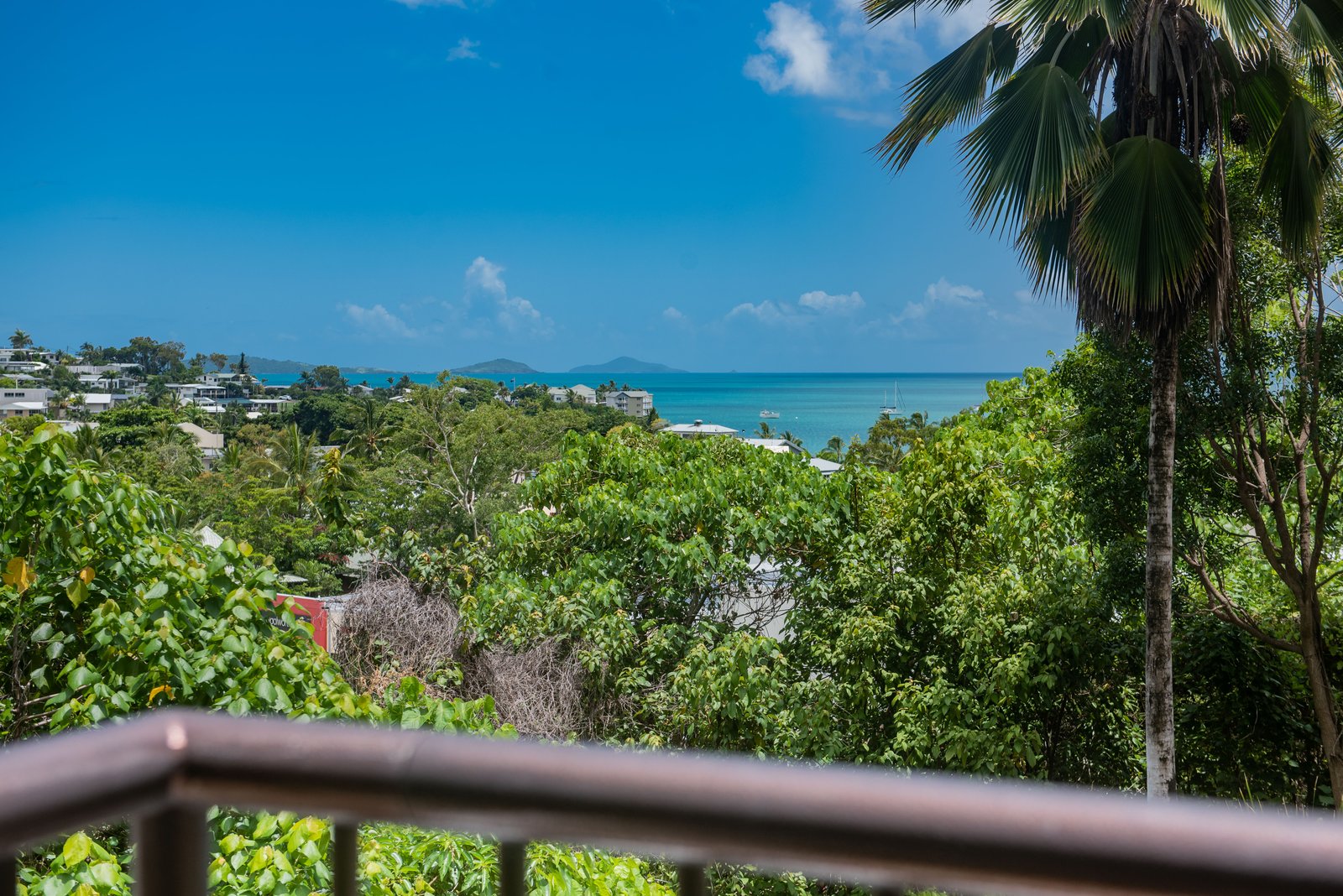 4/4 Golden Orchid Drive AIRLIE BEACH 6