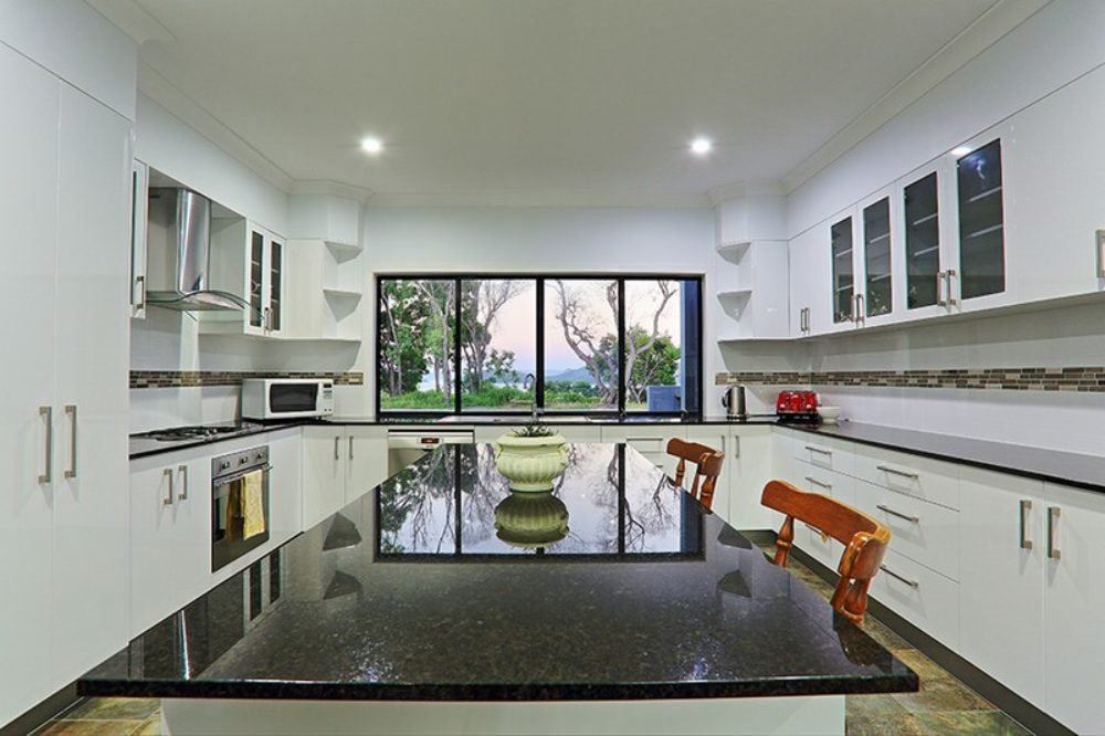 44 Harbour Avenue SHUTE HARBOUR 2