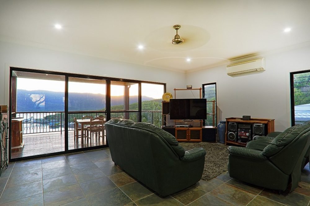 44 Harbour Avenue SHUTE HARBOUR 8