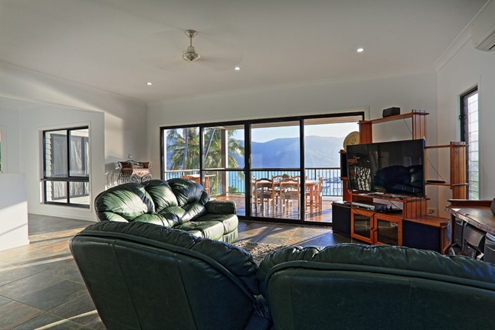 44 Harbour Avenue SHUTE HARBOUR 9