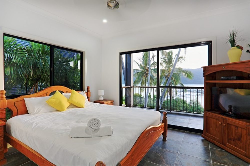 44 Harbour Avenue SHUTE HARBOUR 10