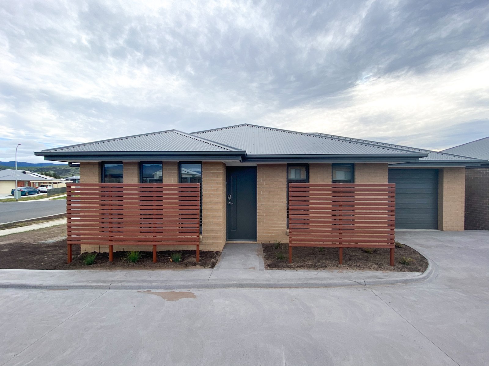 4/4 Haskell Road BRIGHTON 1