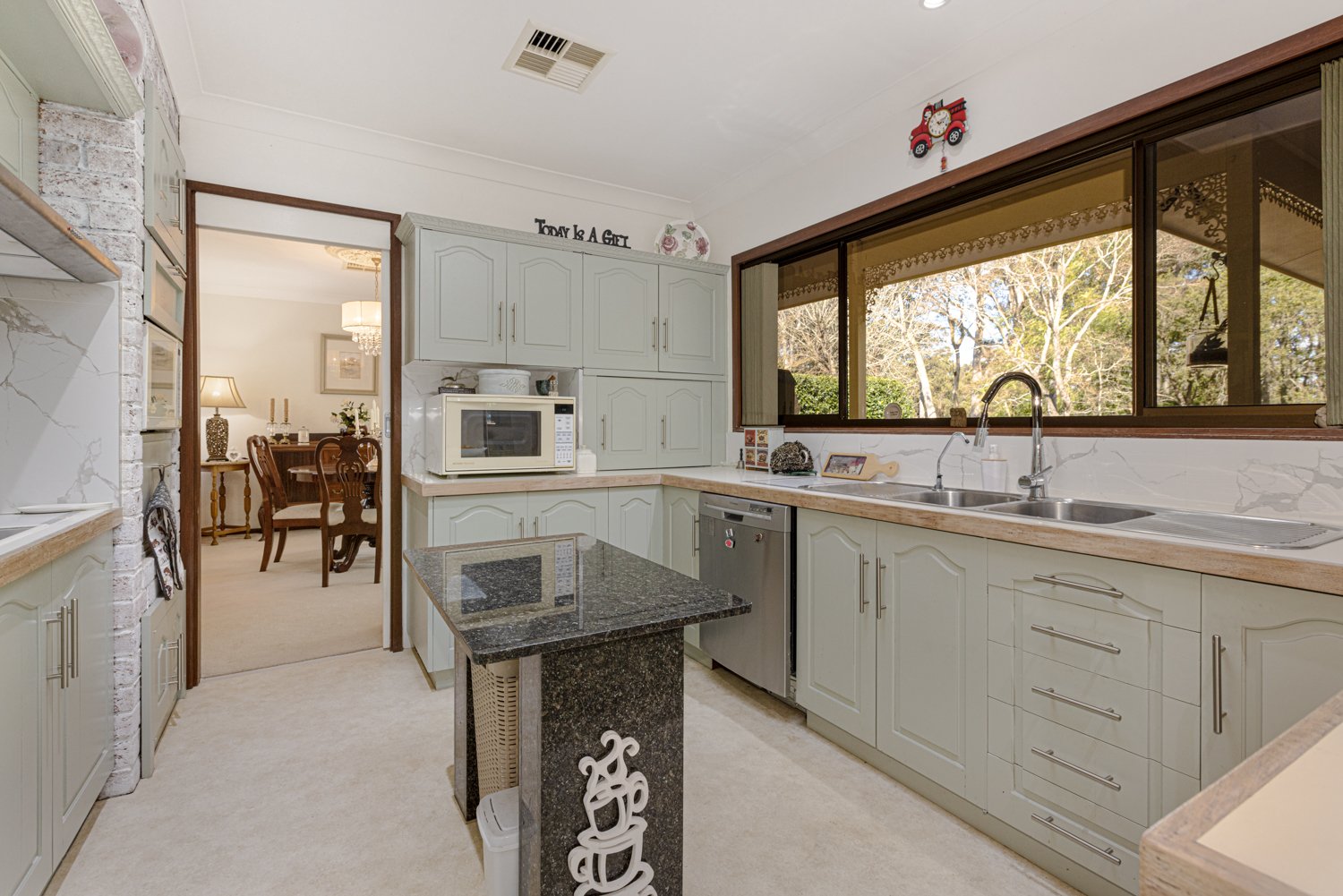 44 Houston Avenue TENAMBIT 7