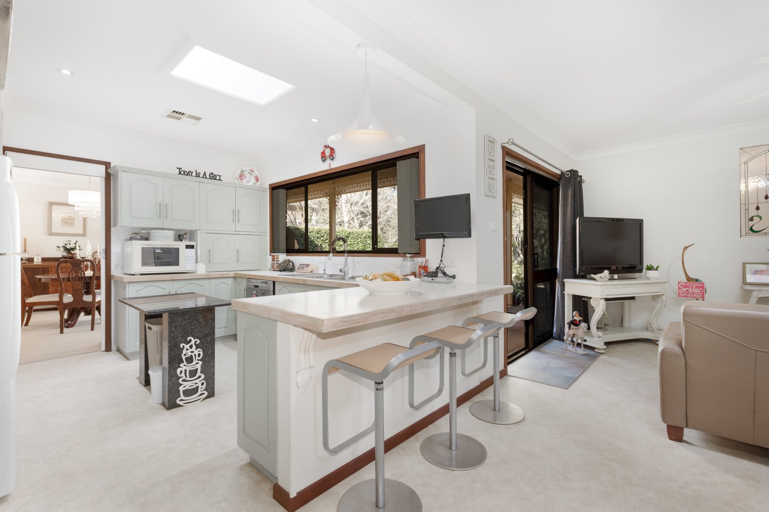 44 Houston Avenue TENAMBIT 8