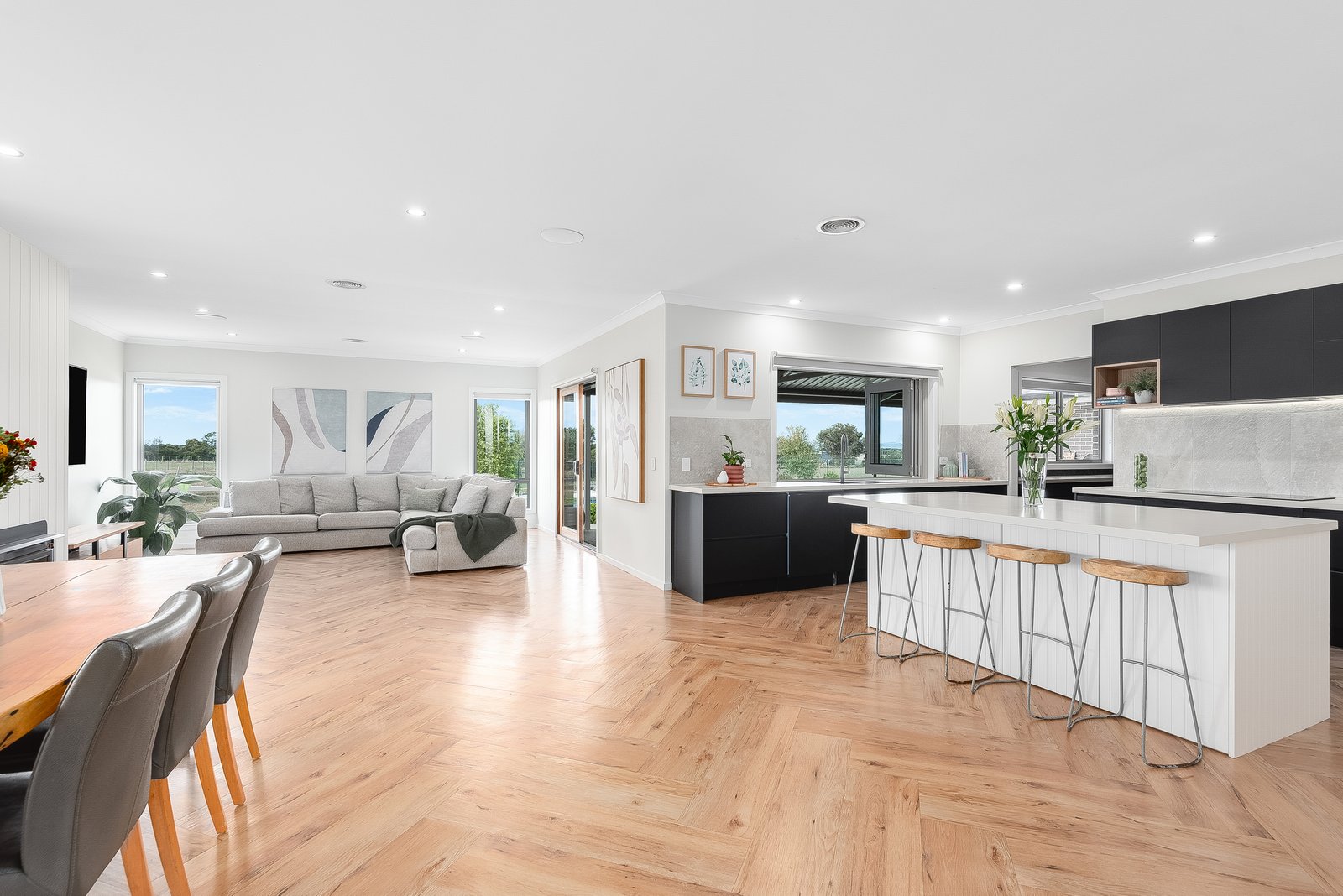 Photos: 44 Jesse Way