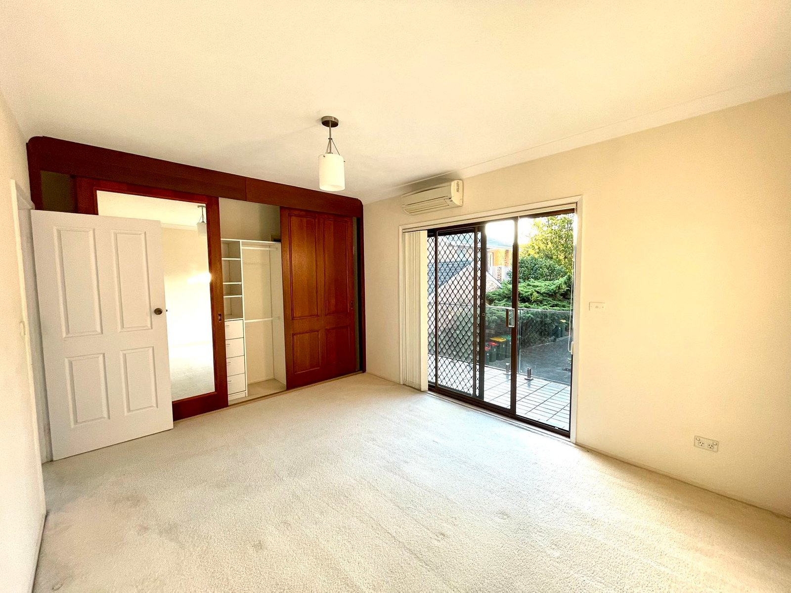 4/4 Joffre Street SOUTH HURSTVILLE 5