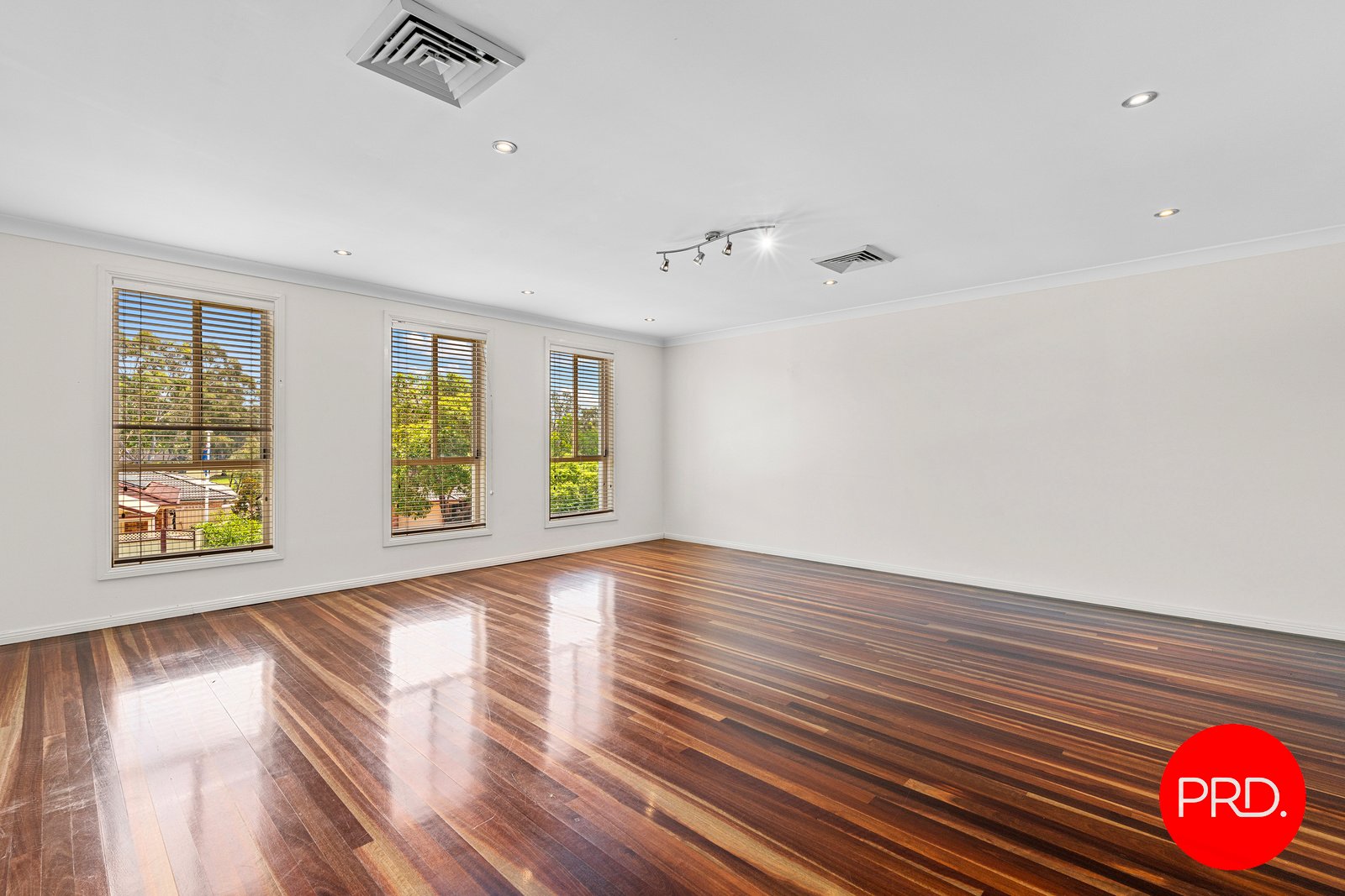 44 Kurrajong Circuit MOUNT ANNAN 3