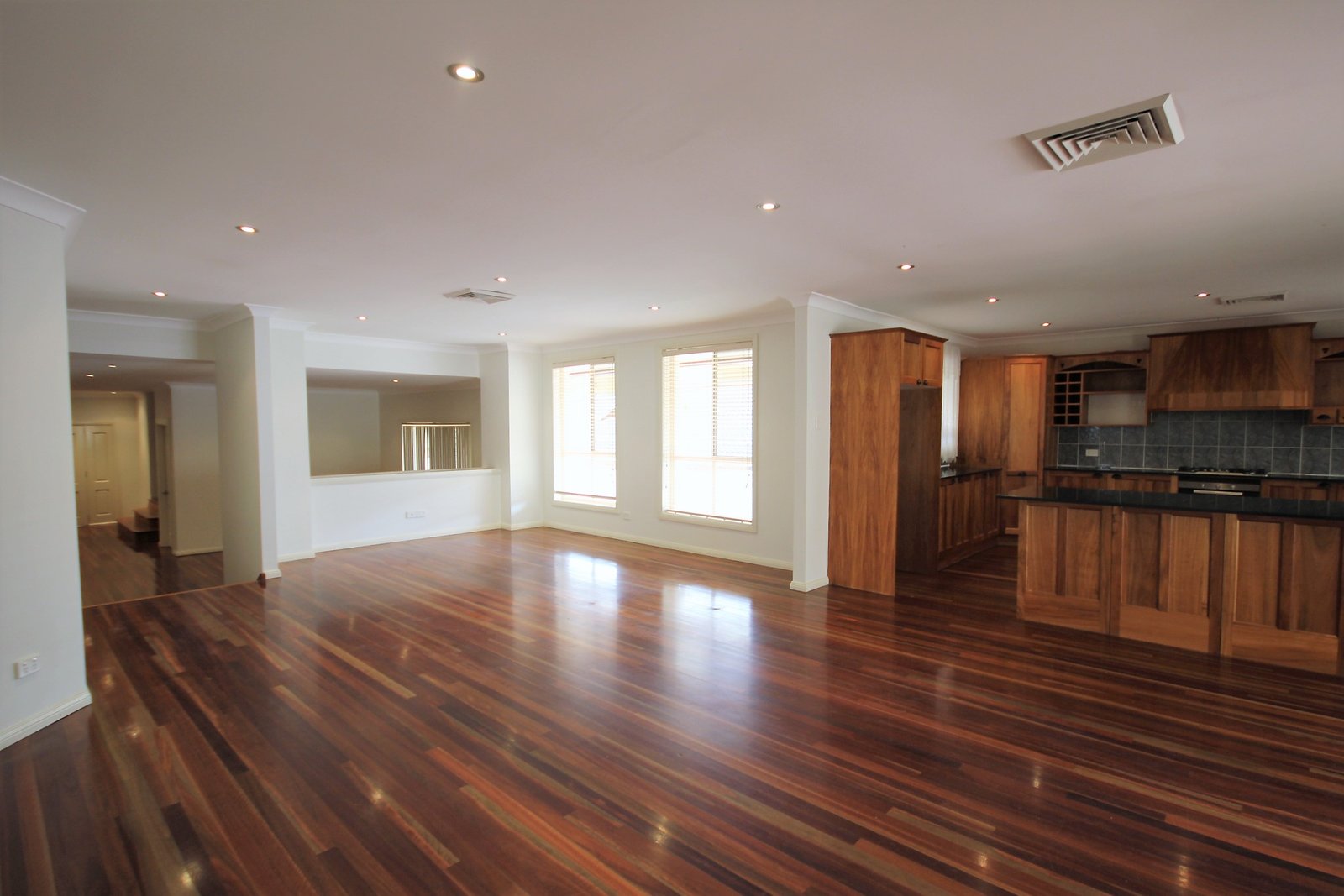 44 Kurrajong Circuit MOUNT ANNAN 2