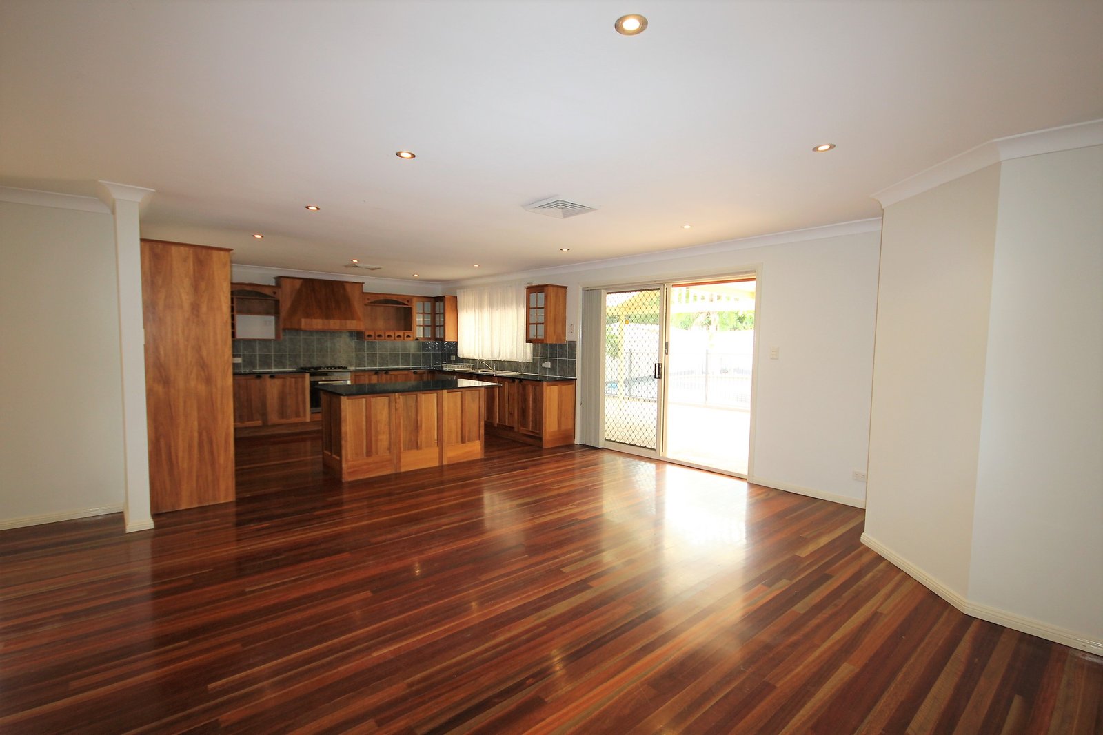 44 Kurrajong Circuit MOUNT ANNAN 3