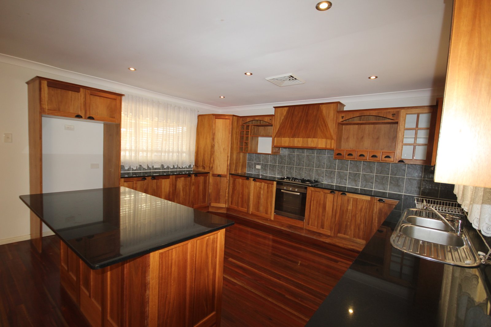 44 Kurrajong Circuit MOUNT ANNAN 4