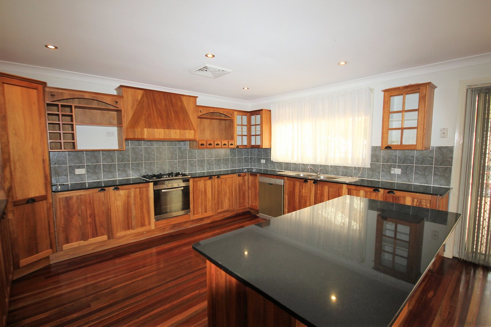 44 Kurrajong Circuit MOUNT ANNAN 5