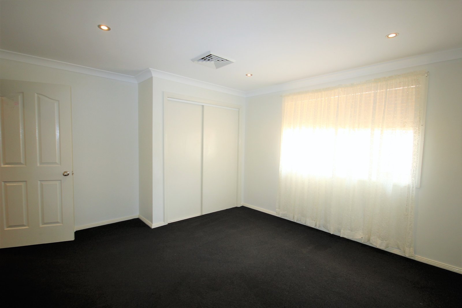 44 Kurrajong Circuit MOUNT ANNAN 8