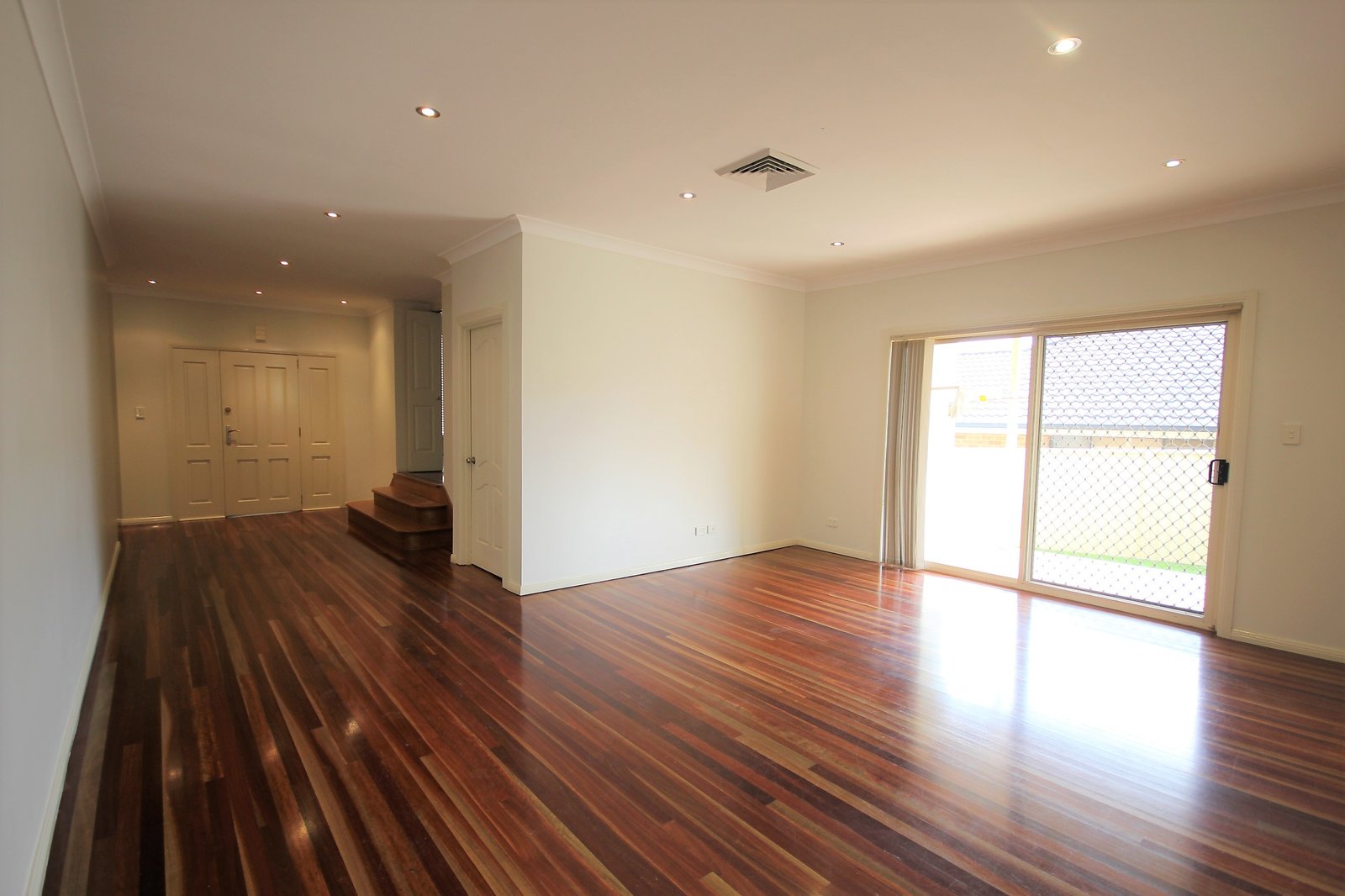 44 Kurrajong Circuit MOUNT ANNAN 9