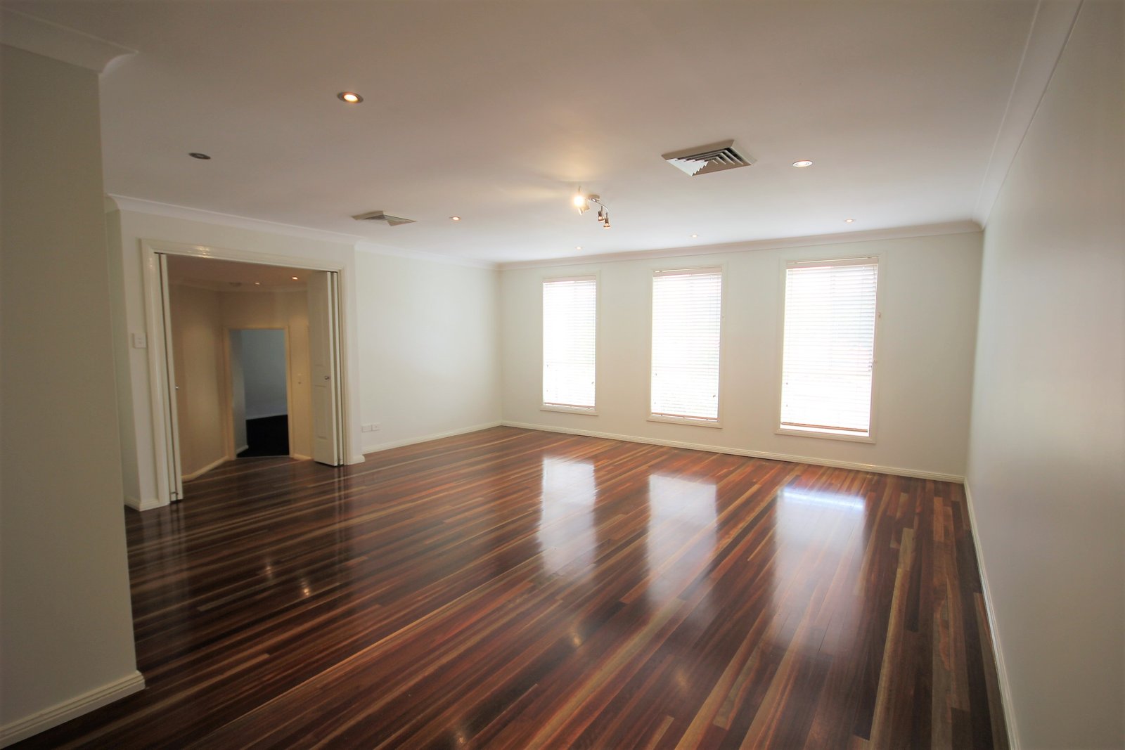 44 Kurrajong Circuit MOUNT ANNAN 14