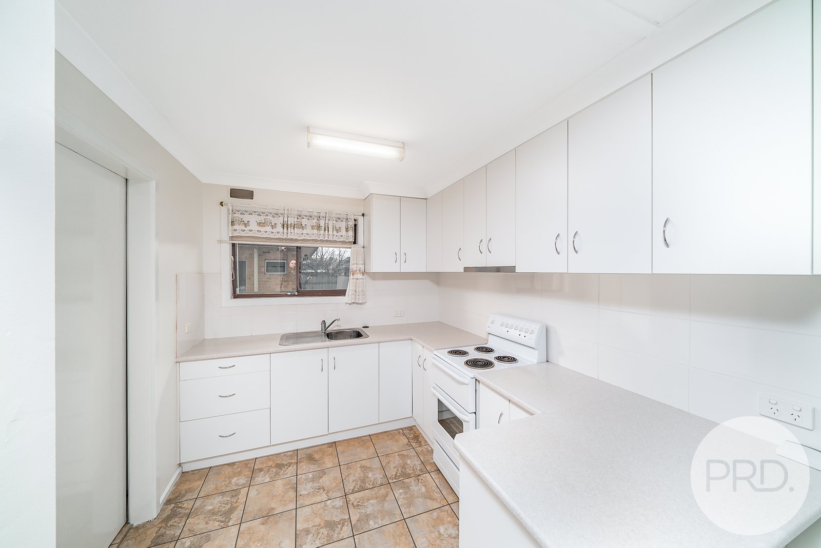 4/4 Langdon Avenue WAGGA WAGGA 2