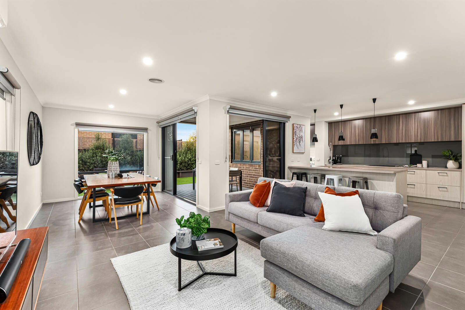 Real Estate and Property in 44 Loudon Circuit, Craigieburn, VIC