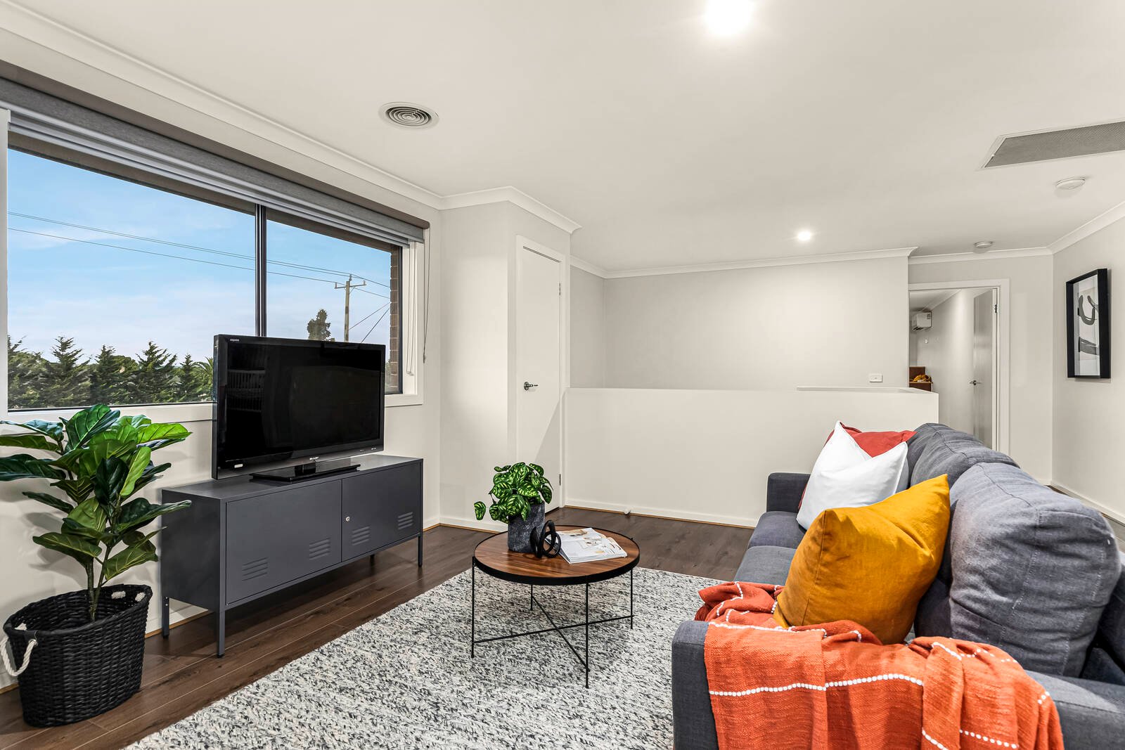 Real Estate and Property in 44 Loudon Circuit, Craigieburn, VIC