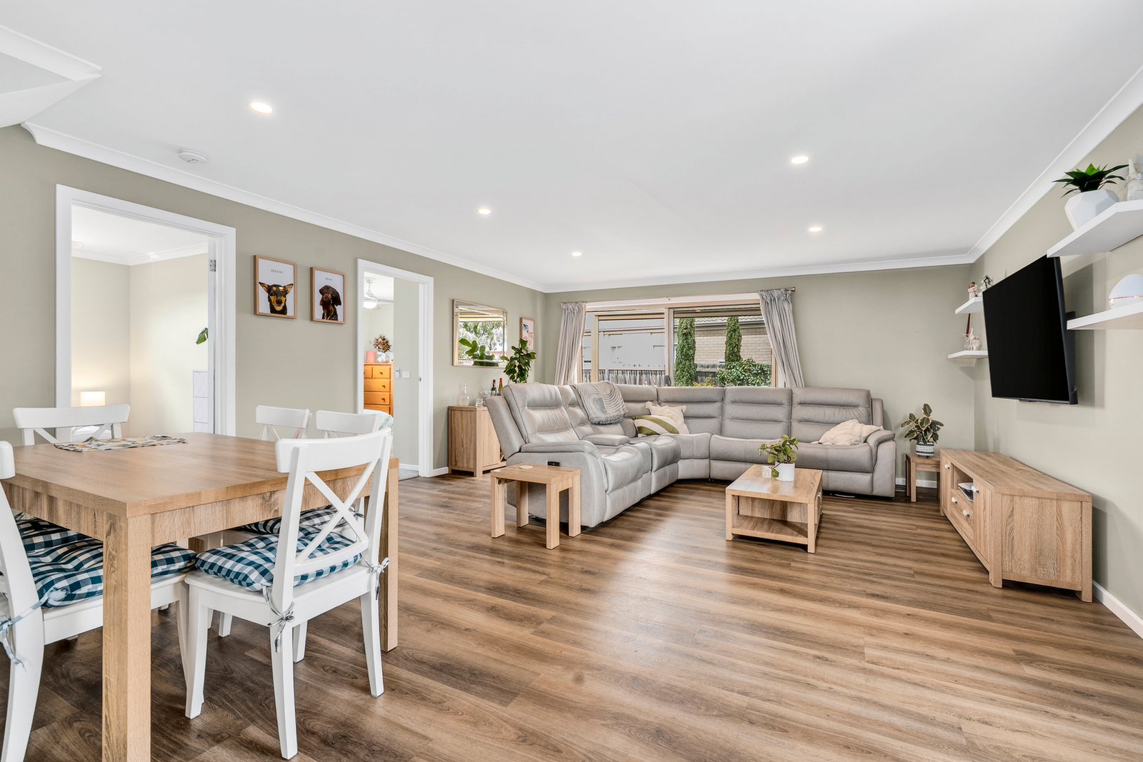 Gallery: 44 Macfarlane Street