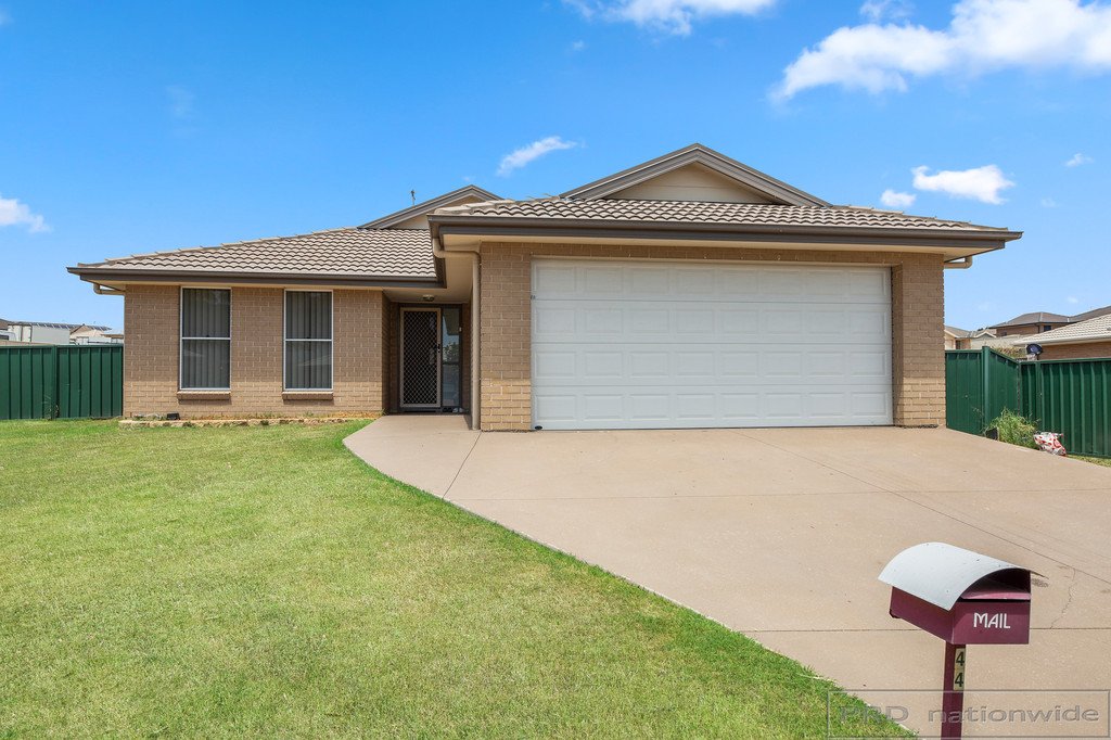 44 Mileham Circuit RUTHERFORD 1