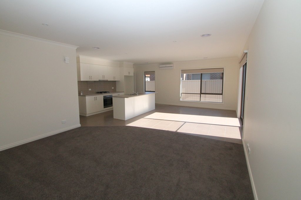 4/4 Morgan Street SEBASTOPOL 2