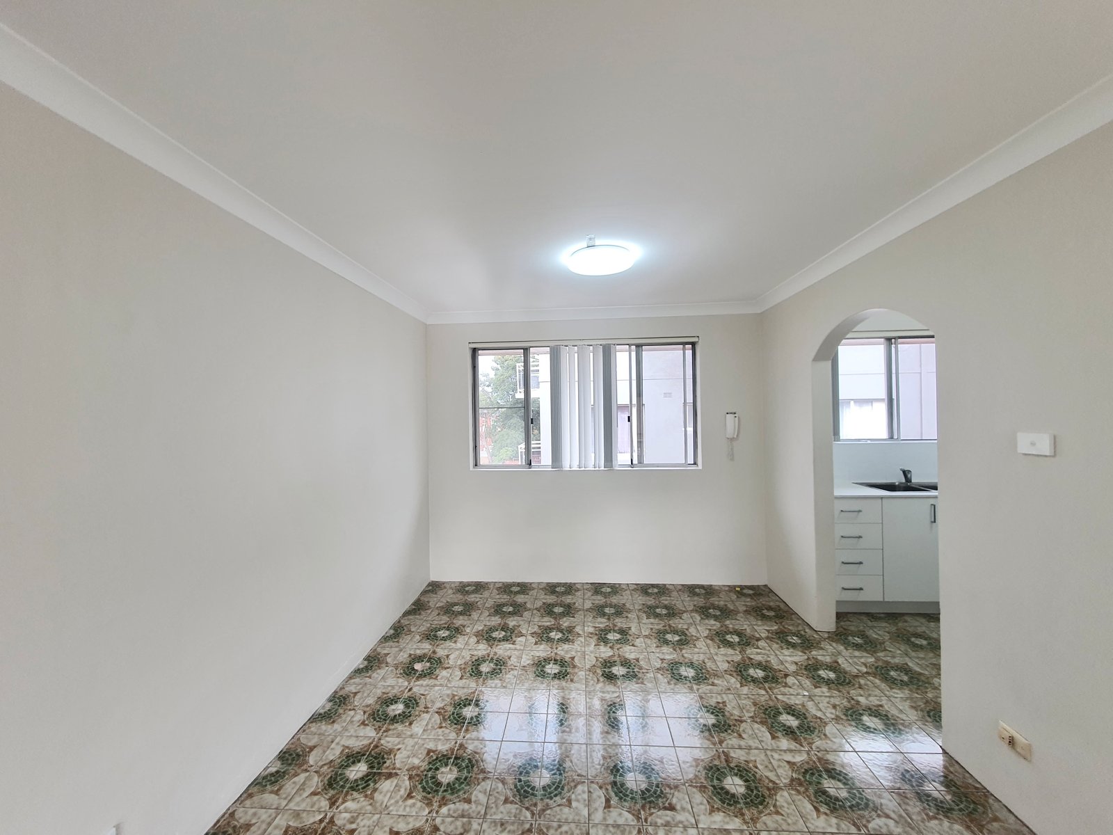 4/4 Olive Street LIVERPOOL 2