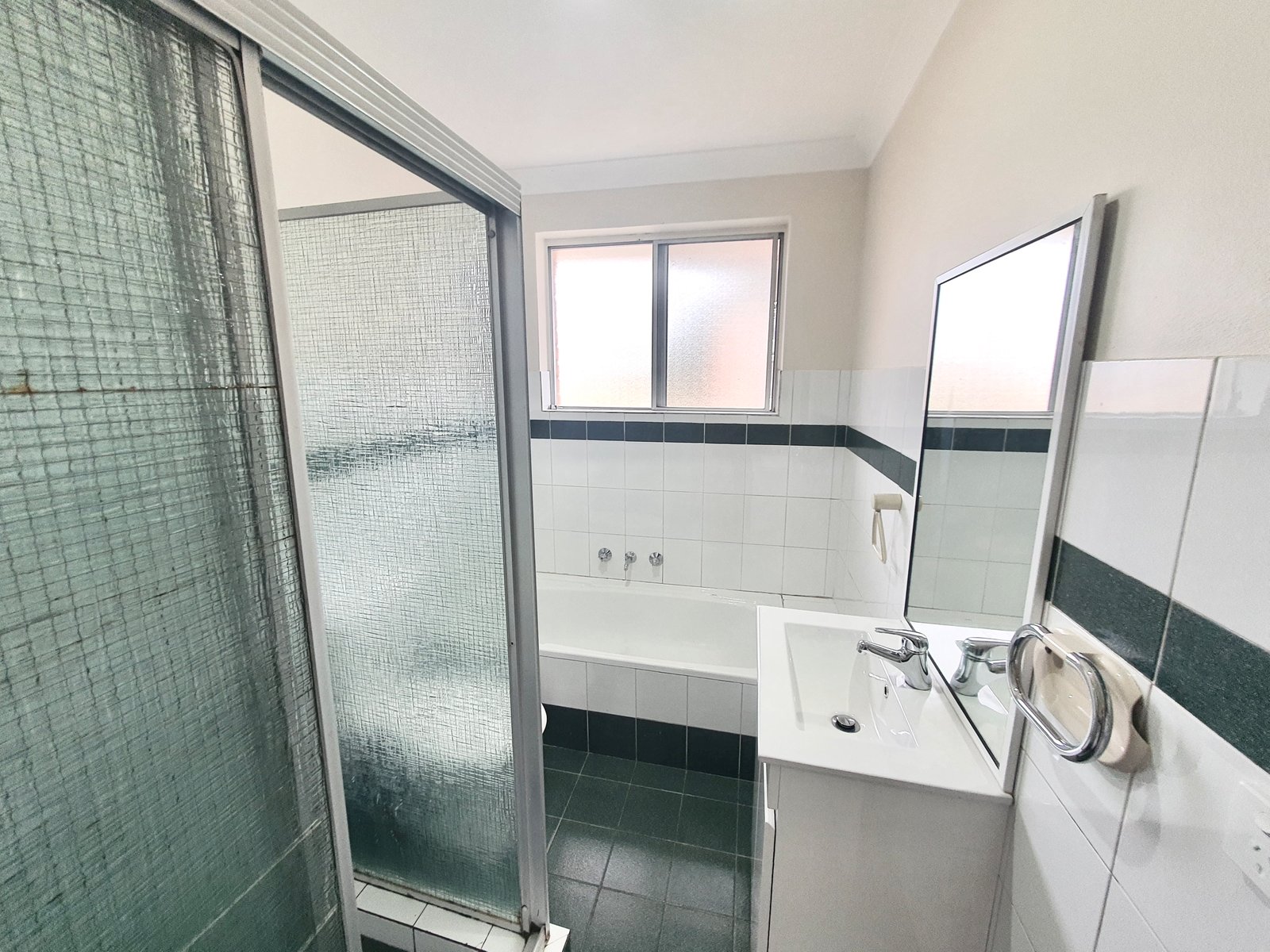 4/4 Olive Street LIVERPOOL 5