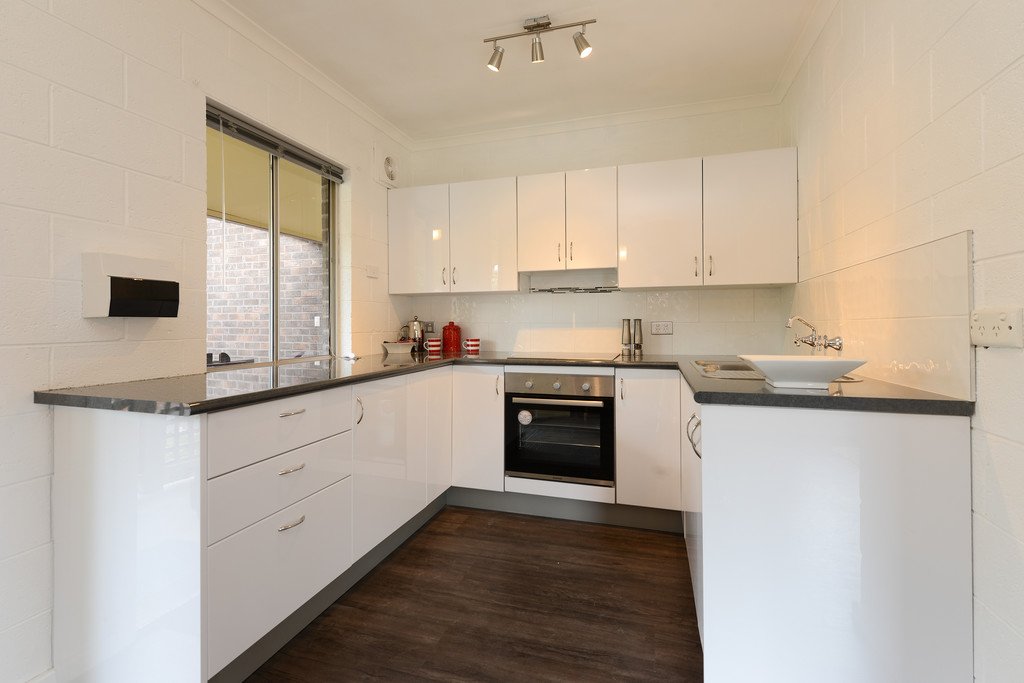 4/4 Onslow Place MOUNT NELSON 5