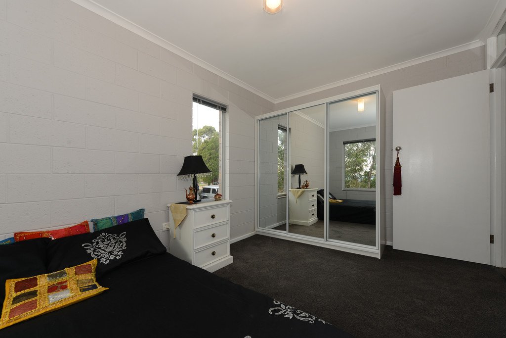 4/4 Onslow Place MOUNT NELSON 9