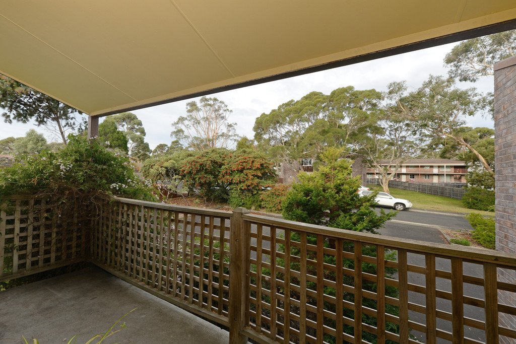 4/4 Onslow Place MOUNT NELSON 11