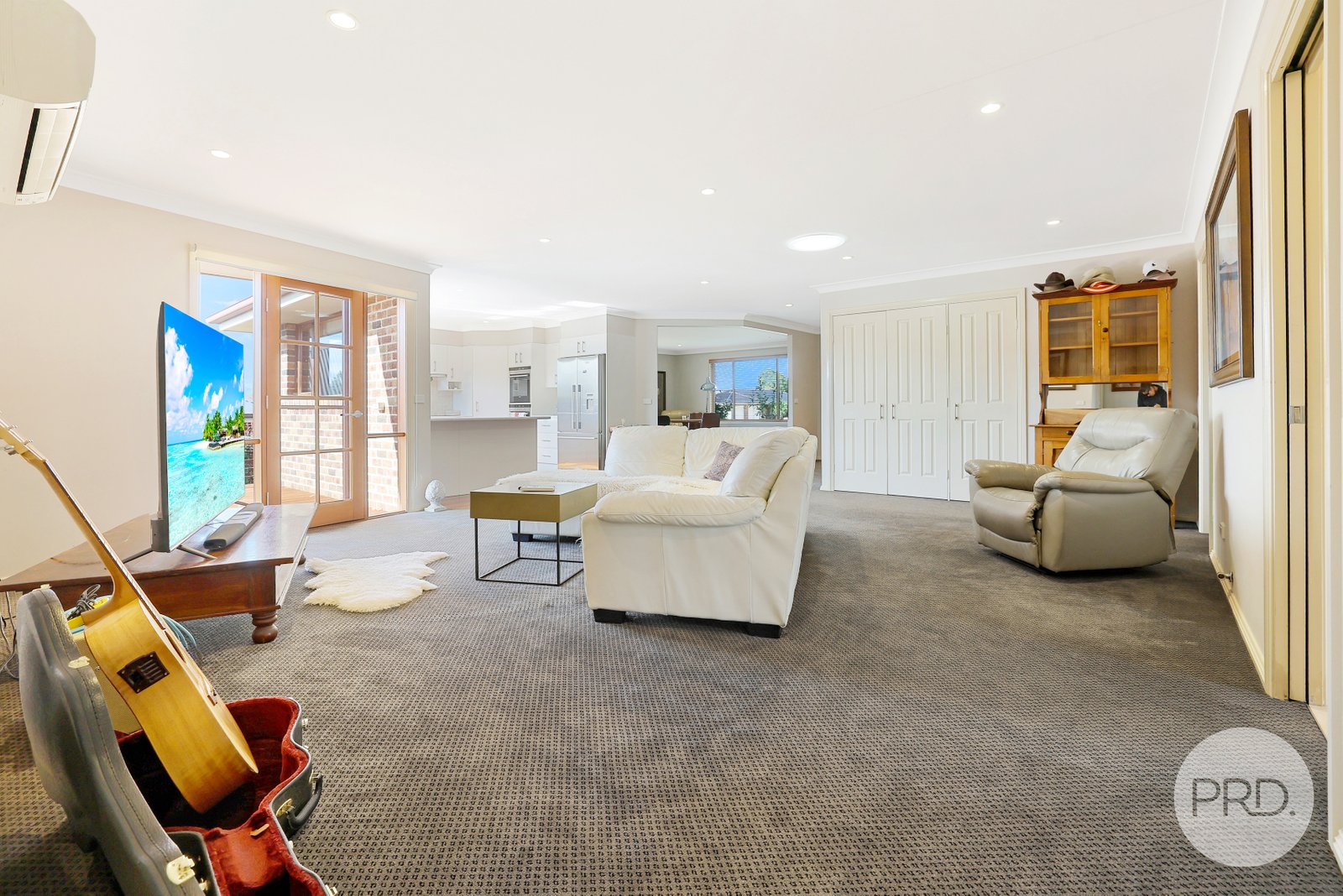 44 Peregrine Avenue TAMWORTH 8