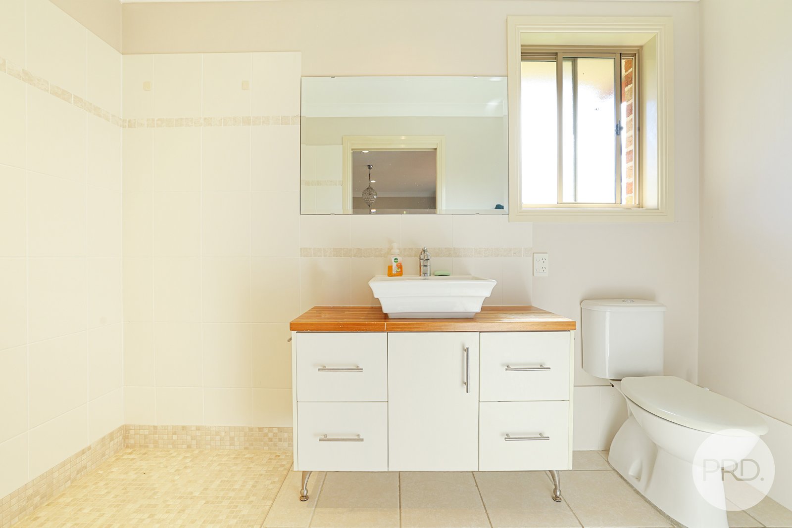 44 Peregrine Avenue TAMWORTH 11