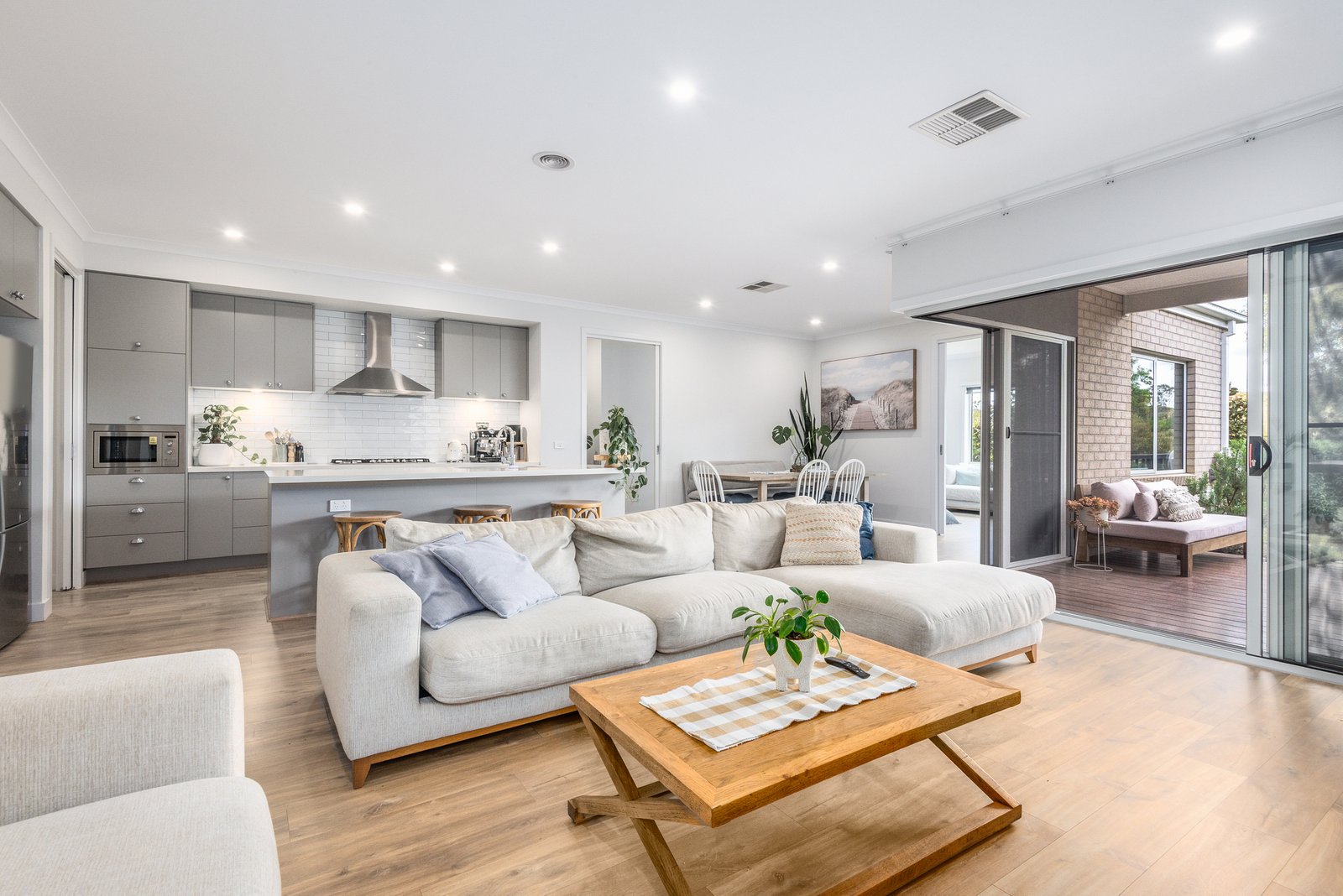 Gallery: 44 Salisbury Circuit