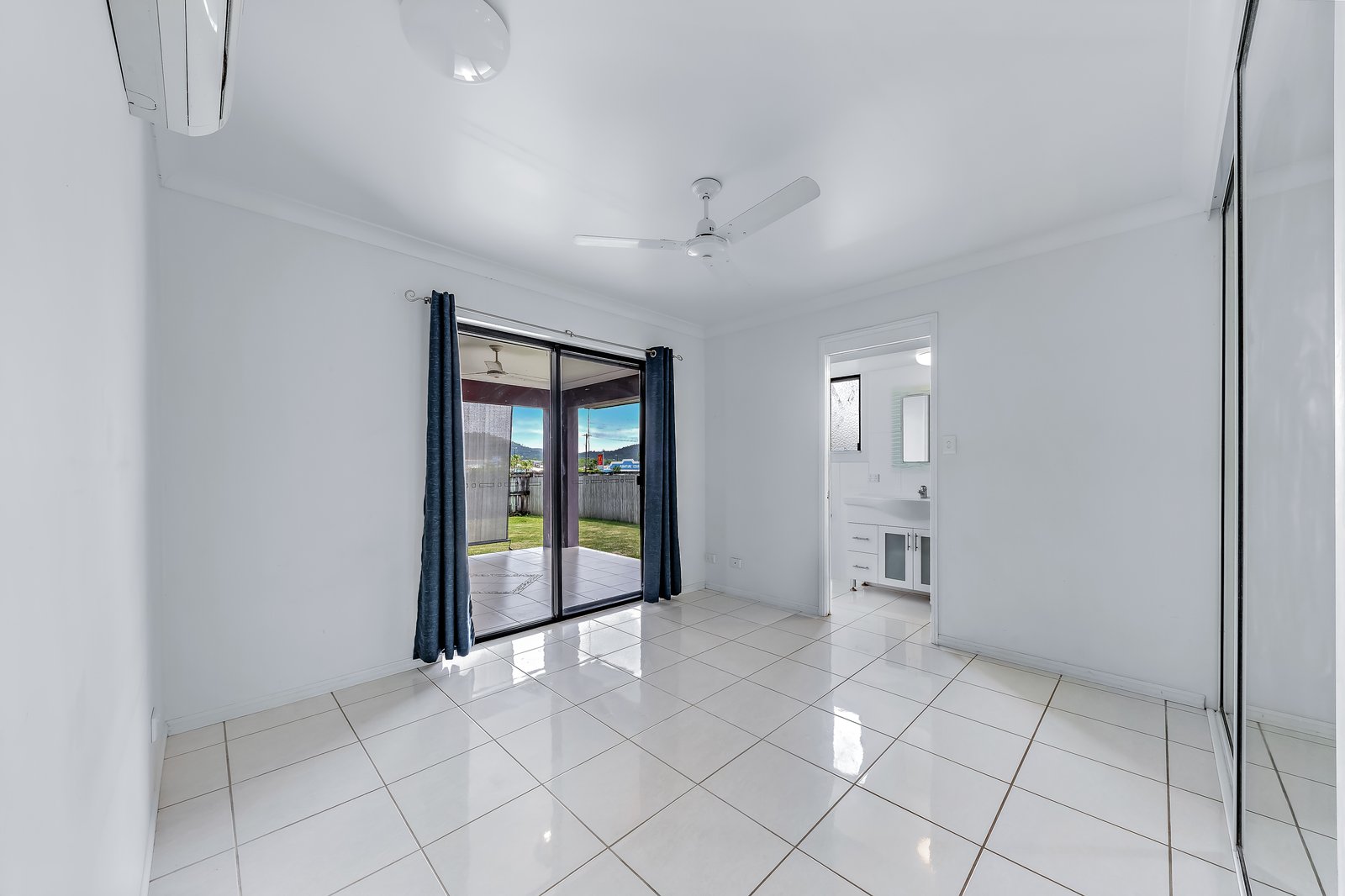 44 South Molle Boulevard CANNONVALE 6