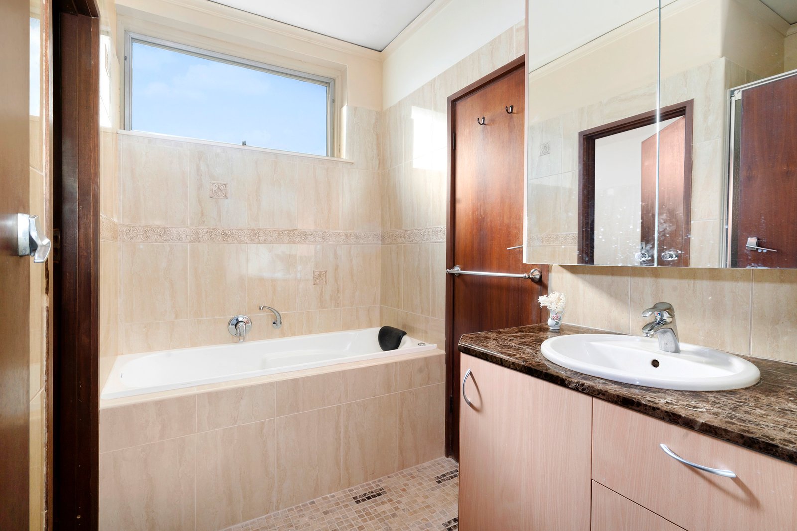 Real Estate and Property in 4/4 Testar Grove, Caulfield North, VIC