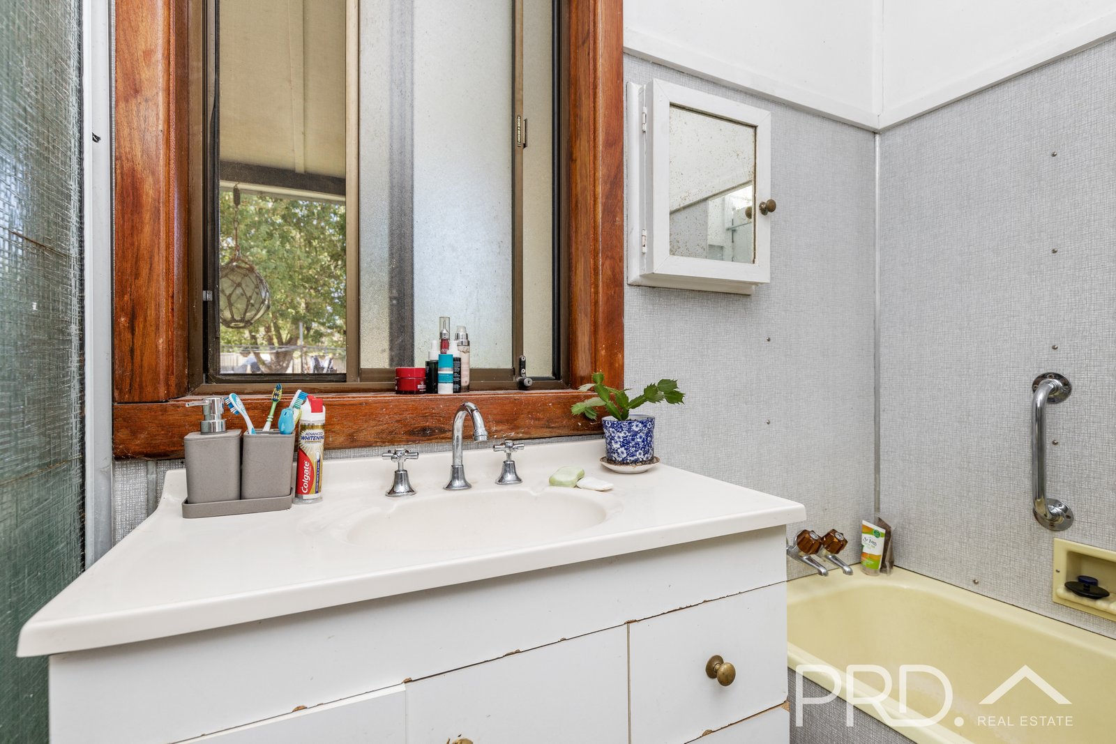 44 Vyner Street TUMUT 8