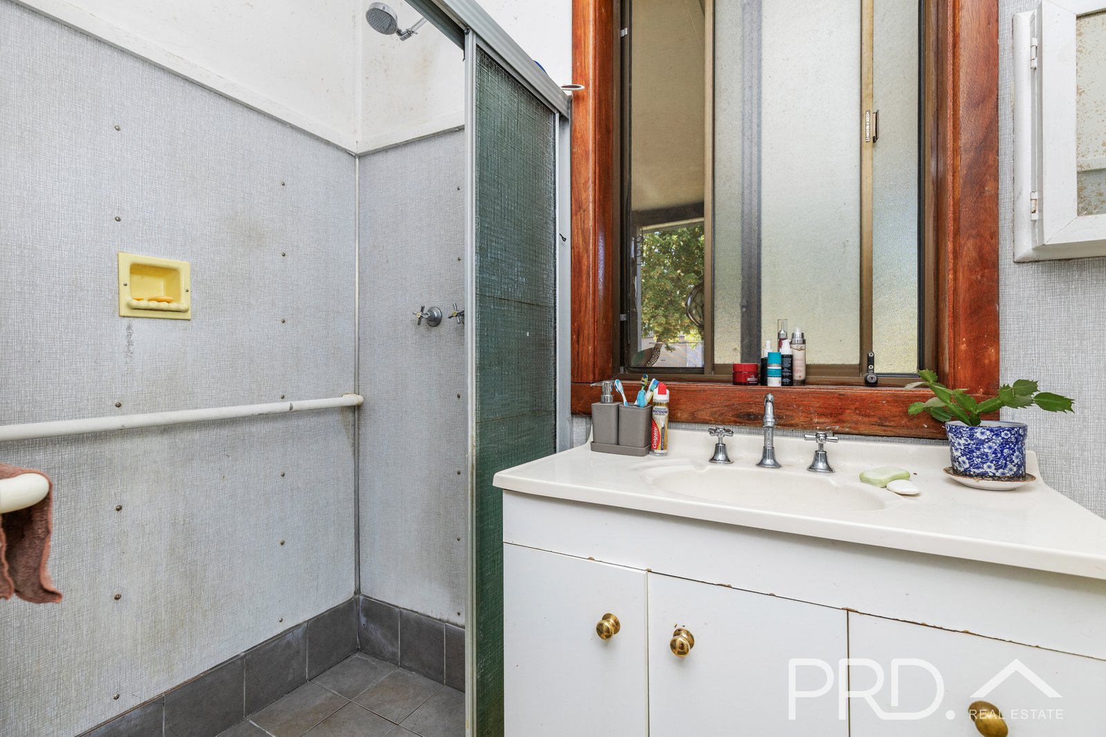 44 Vyner Street TUMUT 9